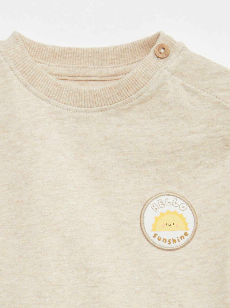 Tee-shirt avec broderie sur poitrine Beige - Kiabi