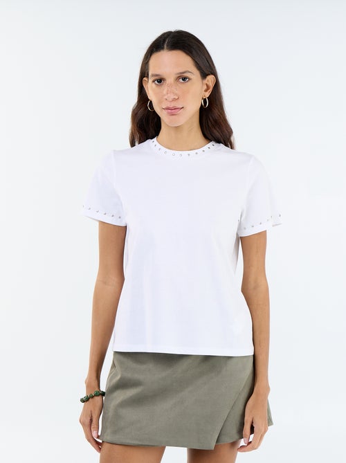 Tee-shirt en jersey avec clous au col et aux manches - Kiabi