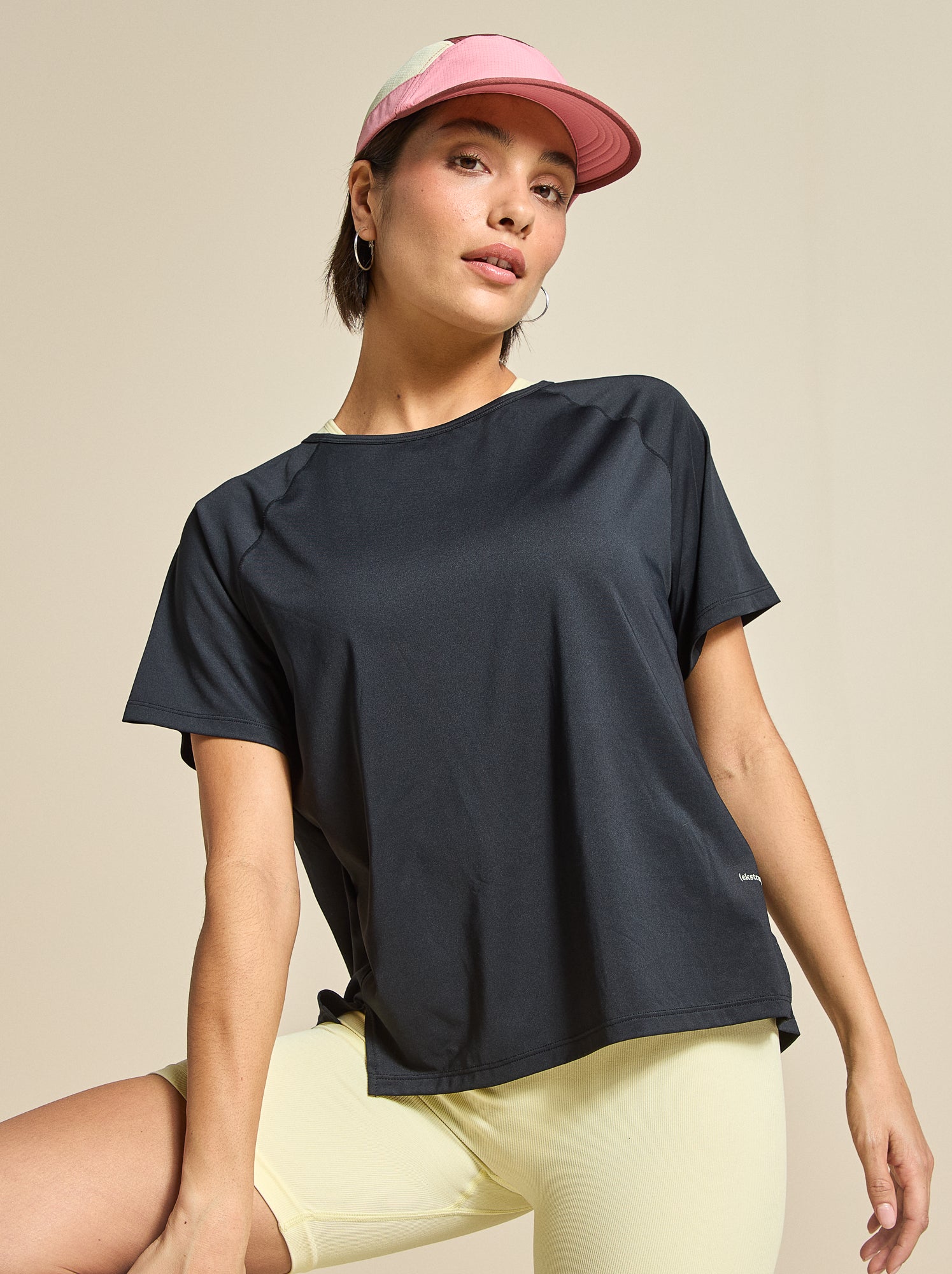 Tee-shirt fluide avec fente au dos - (ekstract)