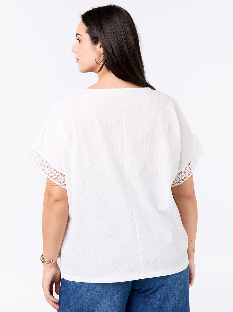 Tee-shirt uni avec broderie et macramé aux manches Blanc - Kiabi
