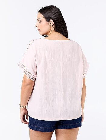 Tee-shirt uni avec broderie et macramé aux manches
