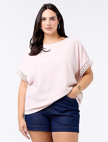 Tee-shirt uni avec broderie et macramé aux manches