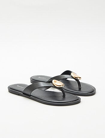 Teenslippers van imitatieleer met metalen detail