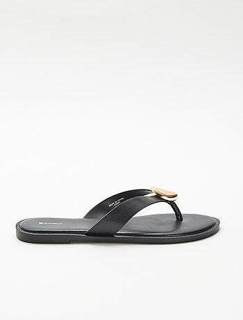 Teenslippers van imitatieleer met metalen detail