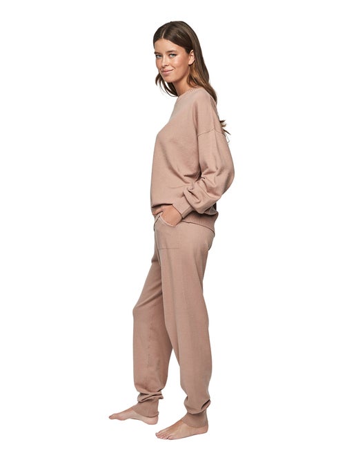 Tenue détente pyjama pantalon top col rond p108 minimal premium - Kiabi Tenue détente pyjama pantalon top col rond p108 minimal premium - Kiabi