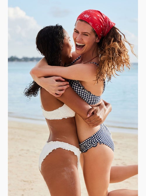 Texas bikinibroekje met ruit en ruches penti - Kiabi Texas bikinibroekje met ruit en ruches penti - Kiabi