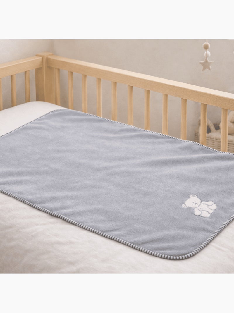 Tom Kids - Fleece deken geborduurde beer  70x100 Grijs - Kiabi