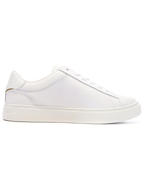 Tommy Hilfiger Essential Court Witte Dames Sneakers - Kiabi Tommy Hilfiger Essential Court Witte Dames Sneakers - Kiabi