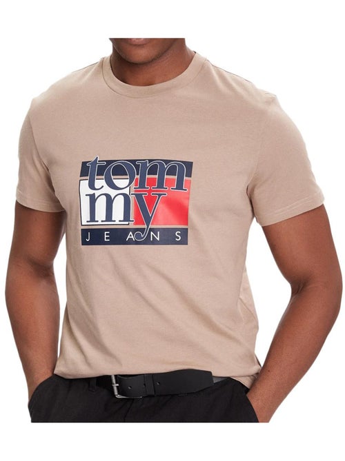 Tommy Hilfiger Heren T-shirt Bruin met Vlaglogo - Kiabi Tommy Hilfiger Heren T-shirt Bruin met Vlaglogo - Kiabi