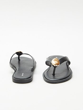 Tongs avec détail bijou métallique