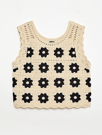 Top en crochet à motif