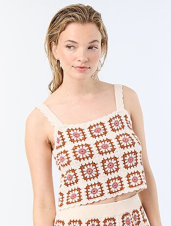 Top en crochet avec motif