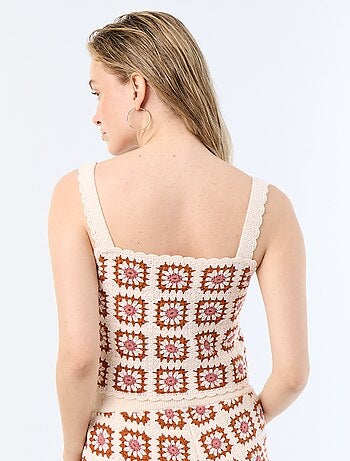 Top en crochet avec motif