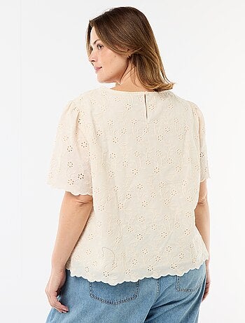 Top met broderie anglaise
