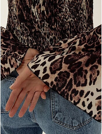 Top met dierenprint en boothals en gerimpeld detail