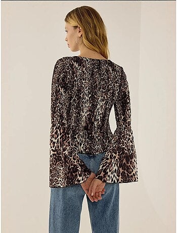 Top met dierenprint en boothals en gerimpeld detail