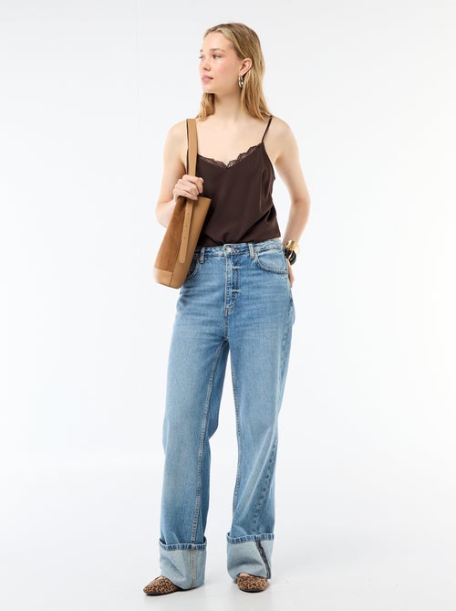 Top met fijne, verstelbare schouderbandjes en kanten kraag - Kiabi Top met fijne, verstelbare schouderbandjes en kanten kraag - Kiabi