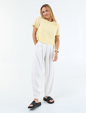 Top met korte mouwen en Engels borduurwerk van effen katoen