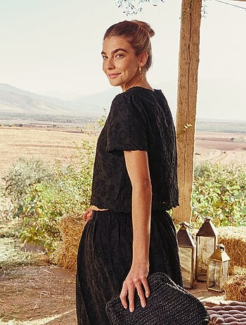 Top met korte mouwen en Engels borduurwerk van effen katoen