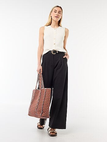 Top sans manches avec boutons dorés