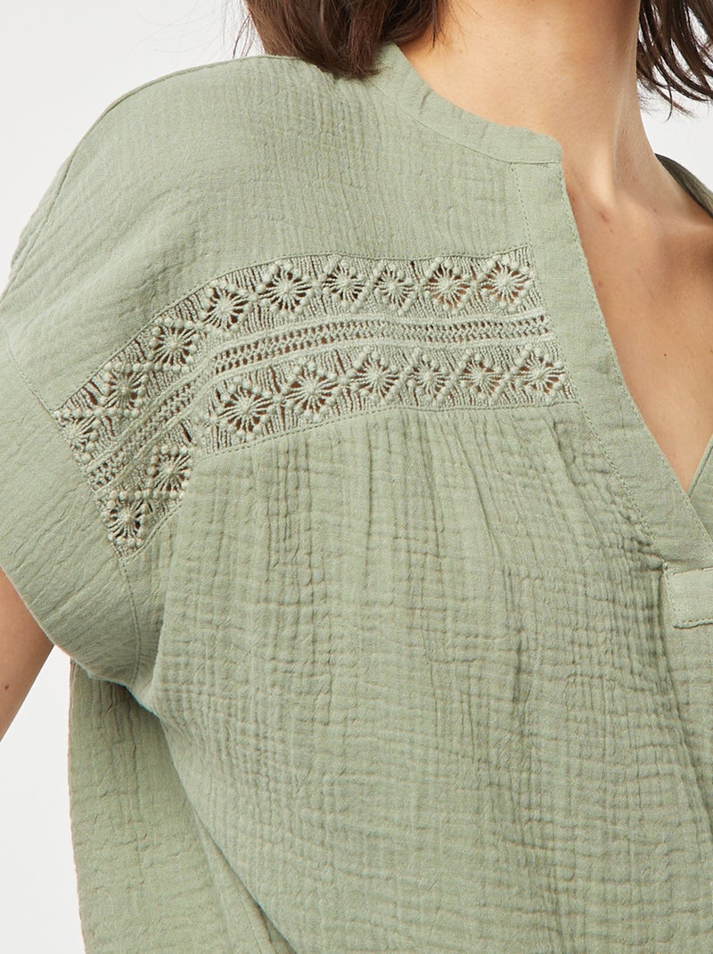 Top van zachte, luchtige katoen met borduursels Groen - Kiabi