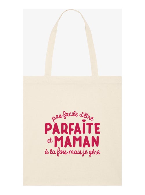 Totebag PAS FACILE D'ÊTRE PARFAITE ET MAMAN À LA FOIS MAIS JE GÈRE - Kiabi Totebag PAS FACILE D'ÊTRE PARFAITE ET MAMAN À LA FOIS MAIS JE GÈRE - Kiabi
