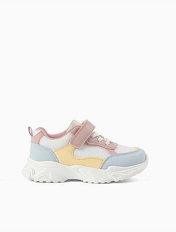 Trainers van twee materialen met dikke zool