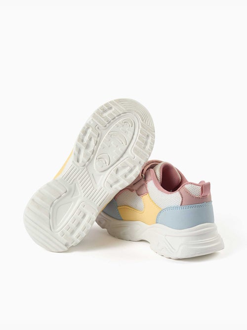 Trainers van twee materialen met dikke zool - Kiabi Trainers van twee materialen met dikke zool - Kiabi