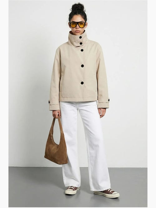 Trench-coat à col mandarin court lucci - Kiabi Trench-coat à col mandarin court lucci - Kiabi