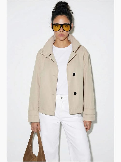 Trench-coat à col mandarin court lucci - Kiabi Trench-coat à col mandarin court lucci - Kiabi