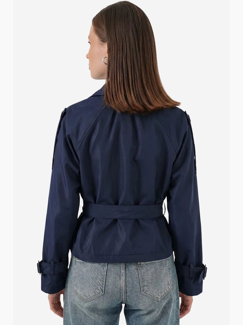 Trench court ceinturé bdart Bleu marine - Kiabi