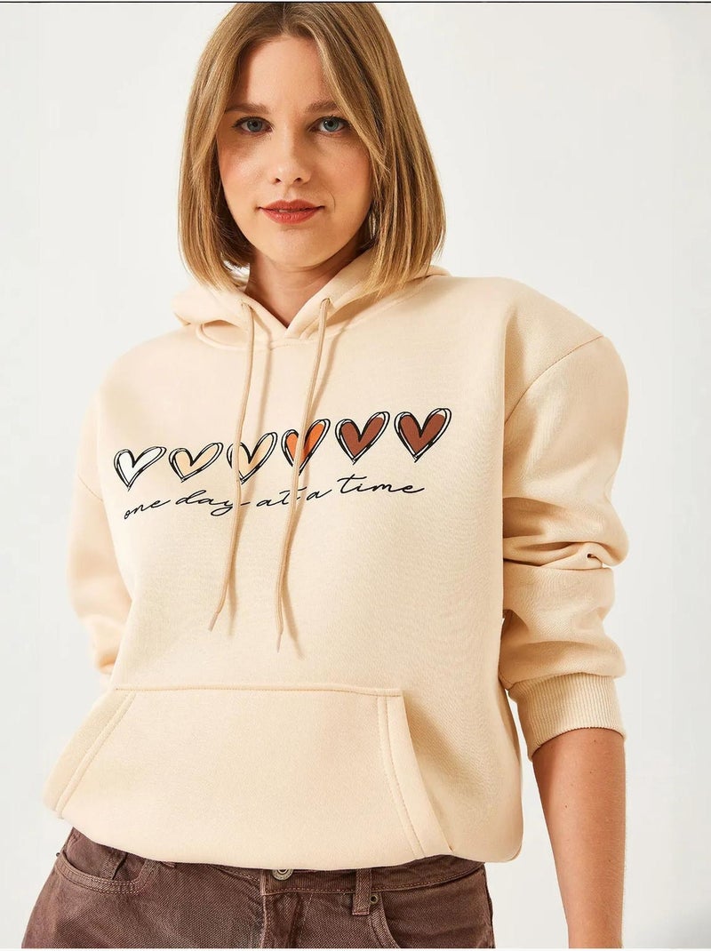 Triple yarn geborstelde hoodie met hartprint en capuchon lucci Klei-beige - Kiabi