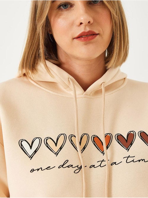 Triple yarn geborstelde hoodie met hartprint en capuchon lucci - Kiabi Triple yarn geborstelde hoodie met hartprint en capuchon lucci - Kiabi