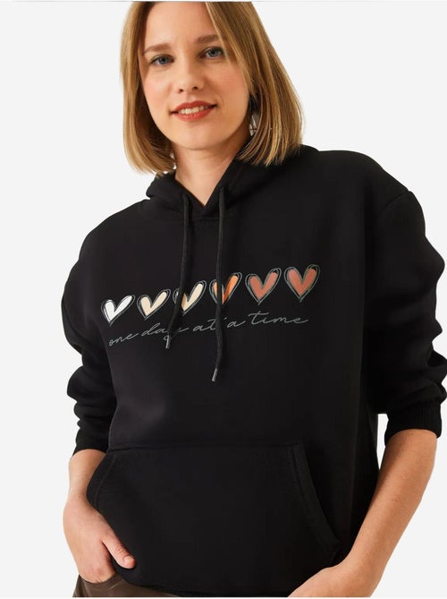 Triple yarn geborstelde hoodie met hartprint en capuchon lucci - Kiabi Triple yarn geborstelde hoodie met hartprint en capuchon lucci - Kiabi