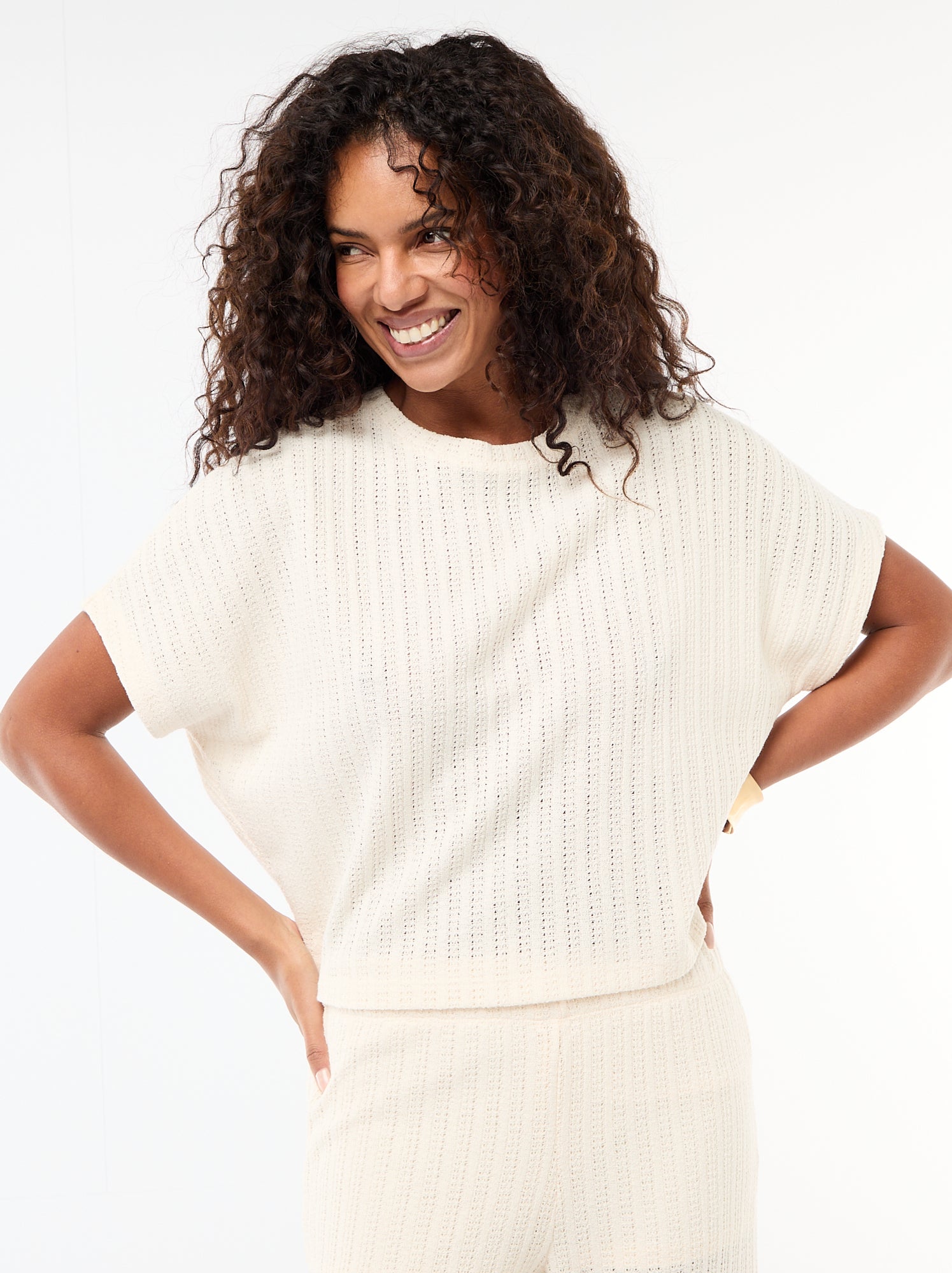 Trui van ajourgebreide stof met korte mouwen