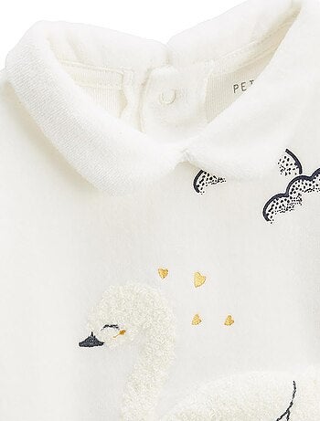 Tweedelige velours pyjama voor kinderen met zwanenprint en oprolbare voetjes.
