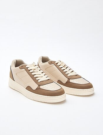 Tweekleurige lage sneakers met uitsnijding