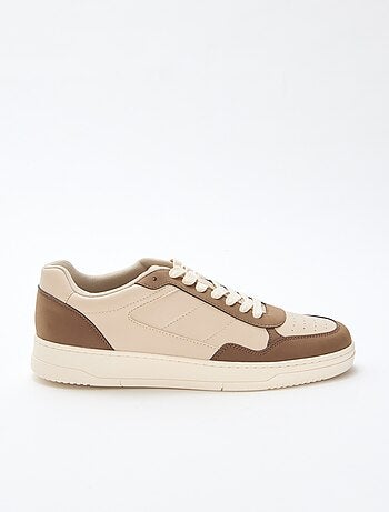 Tweekleurige lage sneakers met uitsnijding