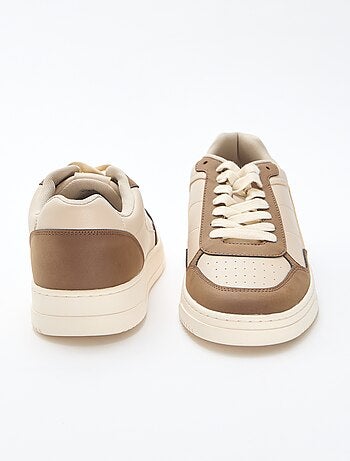Tweekleurige lage sneakers met uitsnijding