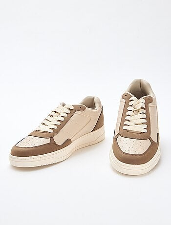 Tweekleurige lage sneakers met uitsnijding