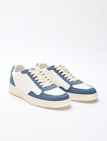 Tweekleurige lage sneakers met uitsnijding