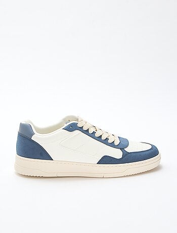 Tweekleurige lage sneakers met uitsnijding