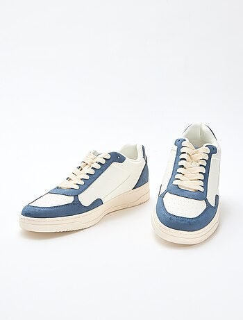 Tweekleurige lage sneakers met uitsnijding