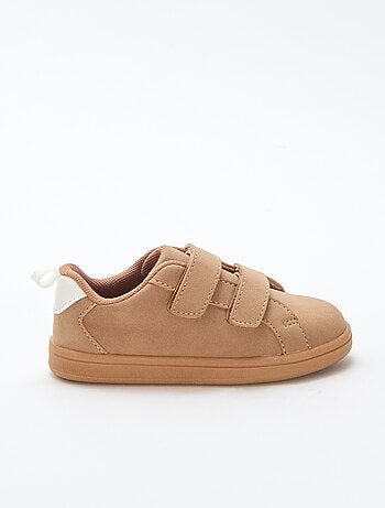 Tweekleurige lage sneakers van suèdine met klittenband