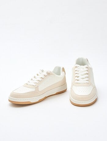 Tweekleurige sneakers met goudkleurige details