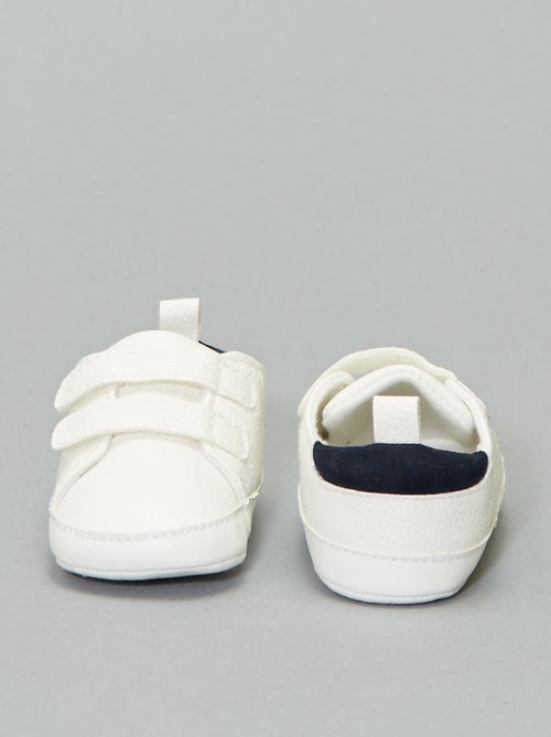 Tweekleurige sneakers met klittenband - Kiabi Tweekleurige sneakers met klittenband - Kiabi