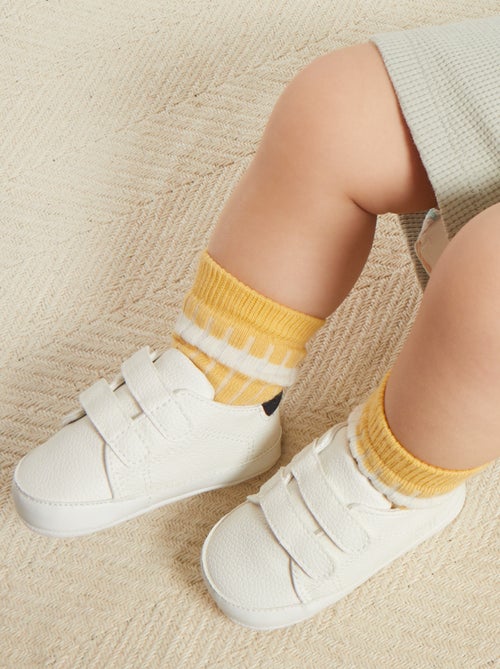 Tweekleurige sneakers met klittenband - Kiabi Tweekleurige sneakers met klittenband - Kiabi