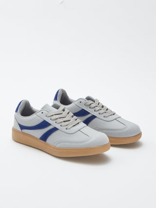 Tweekleurige sneakers met veters