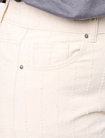 Twill broek met verticale, speelse slijtageplekken