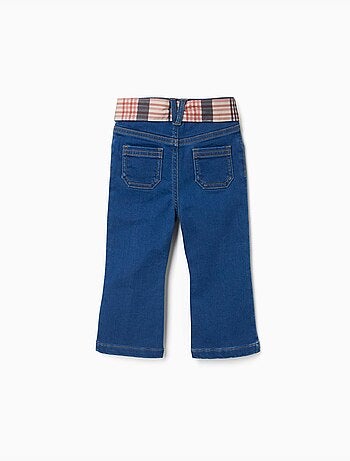 Uitlopende jeans met zakken en geruite riem